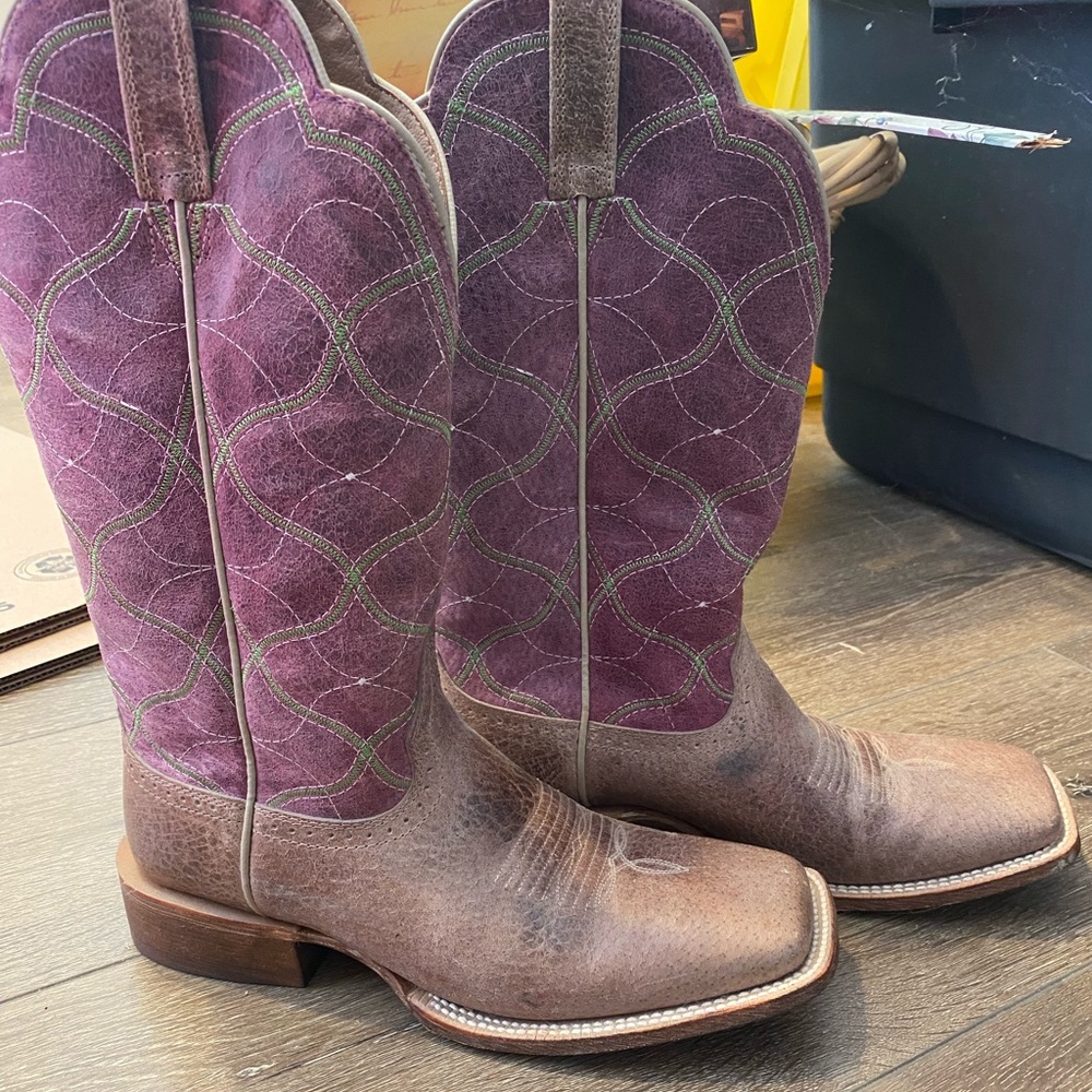 Ariat Ladies new without box 9B cowgirl boots